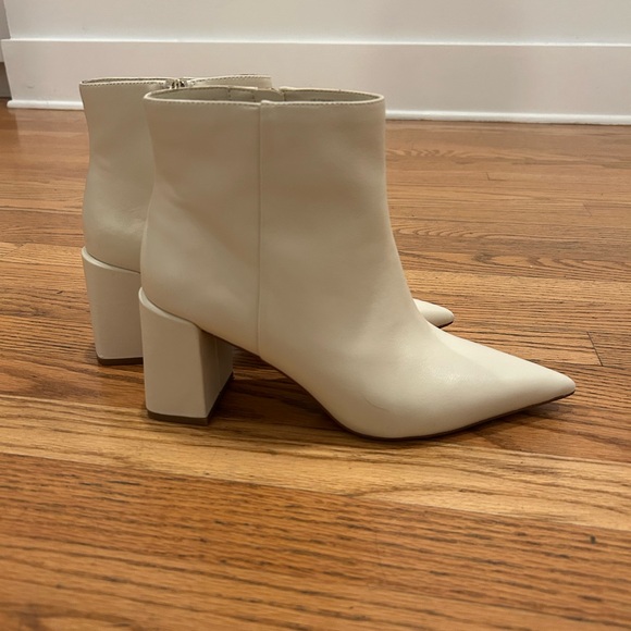 Marc Fisher Jarli bootie, white. Size 9. EUC - Picture 7 of 11